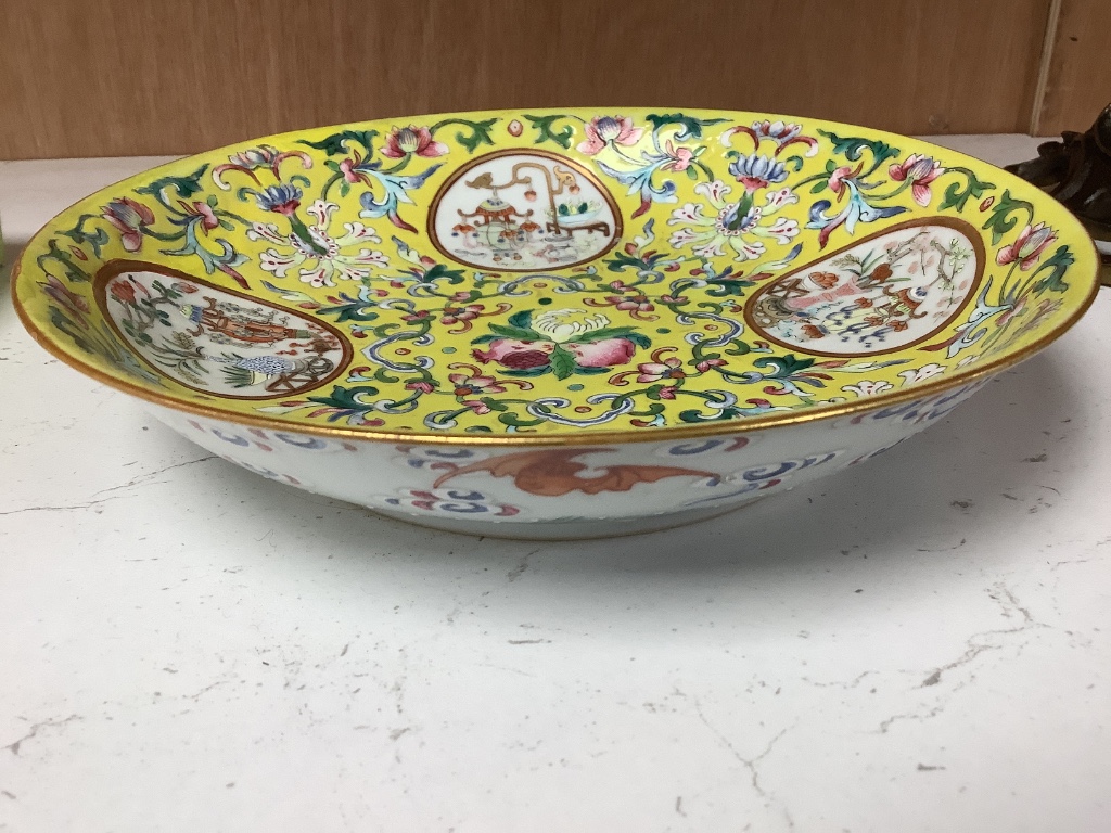 A Chinese yellow ground medallion saucer dish, Jiaqing mark, 19th century, diameter 20cm